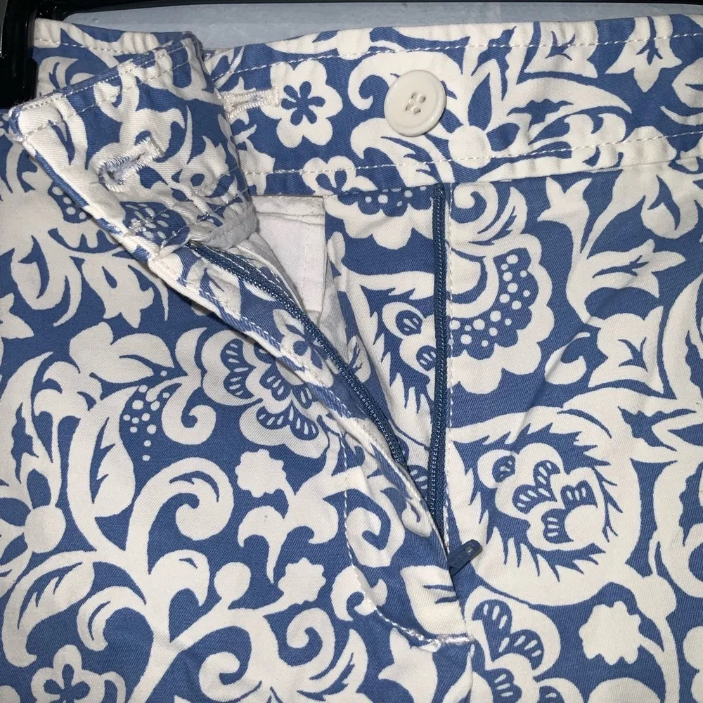 Talbots Perfect Skimmers~Capris~Blue & White Floral~Cotton~Petite~Casual~6P - Image 5