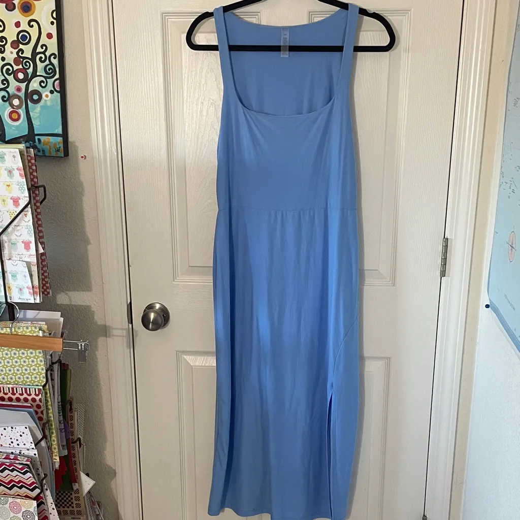 Beyond Yoga Featherweight Getaway Dress Size Large in Flower Blue Heather - Image 7