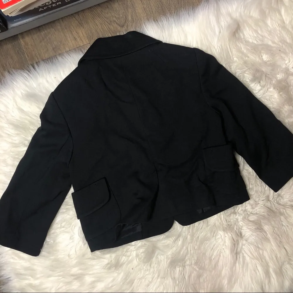 Trina Turk three button cropped statement blazer - Image 4