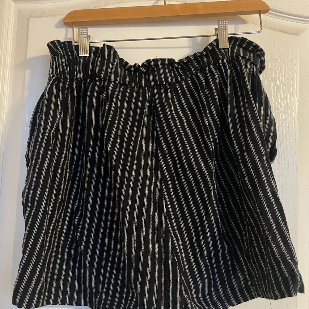 WE Stevie Black White Striped Shorts 44 US 12 - Image 2