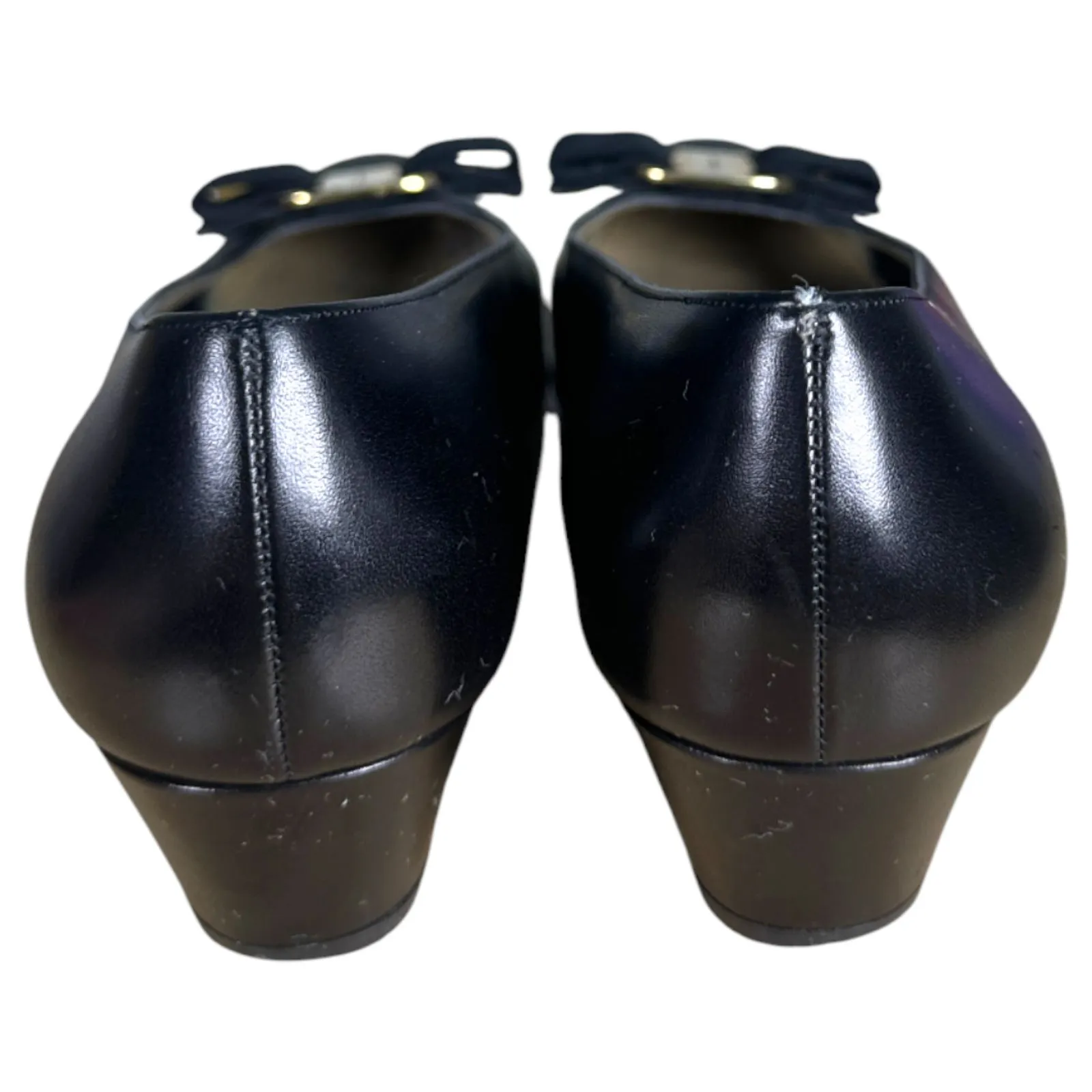 Salvatore Ferragamo Black Leather Round Toe Bow Gold Chunky Heel Pumps 7.5 - Image 7