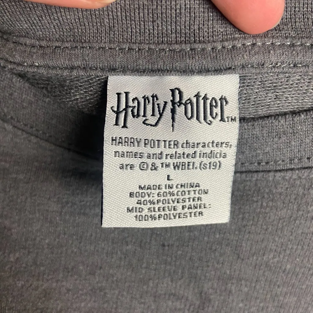 Harry Potter Alumni Size Large Cropped Crew Neck Sweatshirt Burgandy Grey Casual Red - Image 5