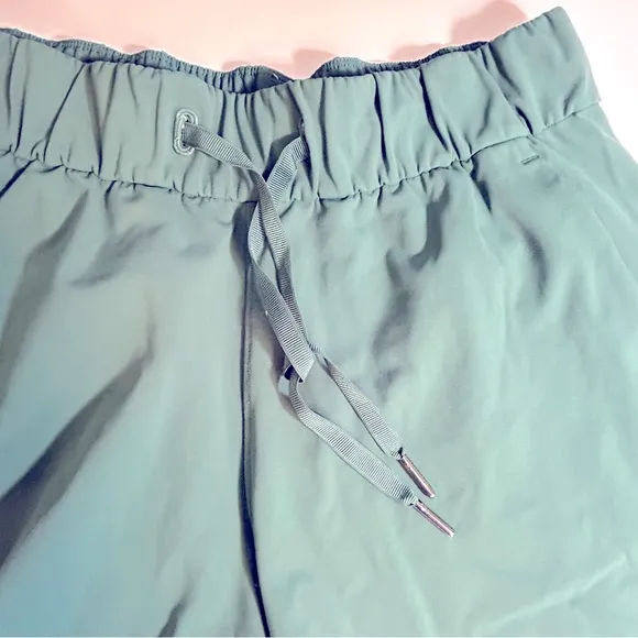 Lululemon On The Fly Shorts Green Smoke Size‎ 6 - Image 6