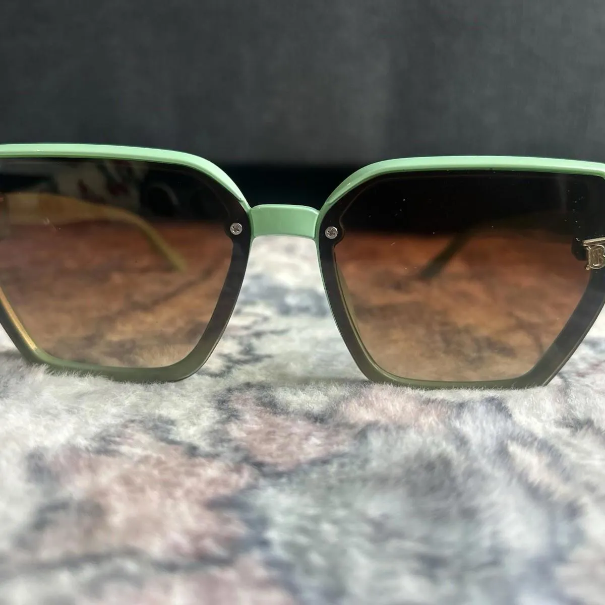 Mint Green Women’s Sunglasses W/Design On Sides, Excellent Condition! - Image 6