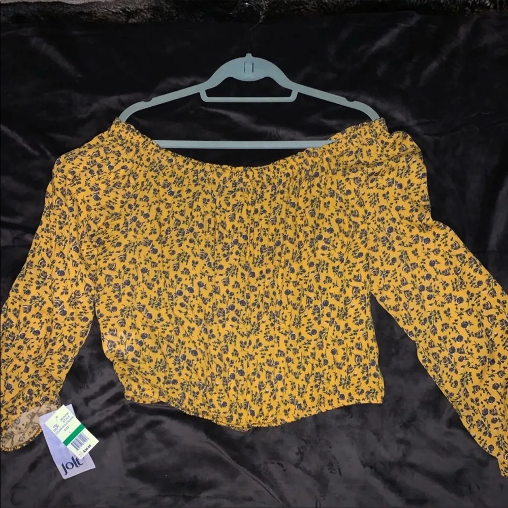 NWOT Jolt Yellow Floral Long Sleeve Crop Top Small - Image 3