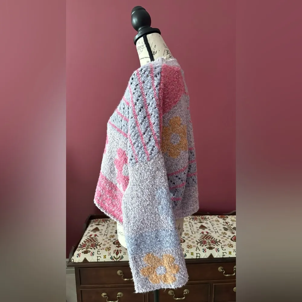 Moon & Madison Large Fuzzy Cropped Flower Sweater NWT - Image 4