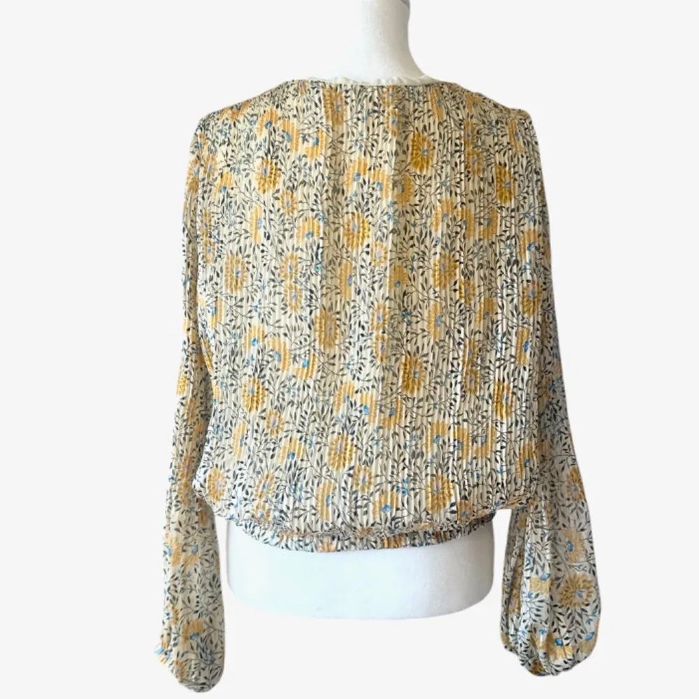 ASTR the Label V-Neck Pleated Long Sleeve Floral Cream Blue Sunflower Yellow Top - Image 6