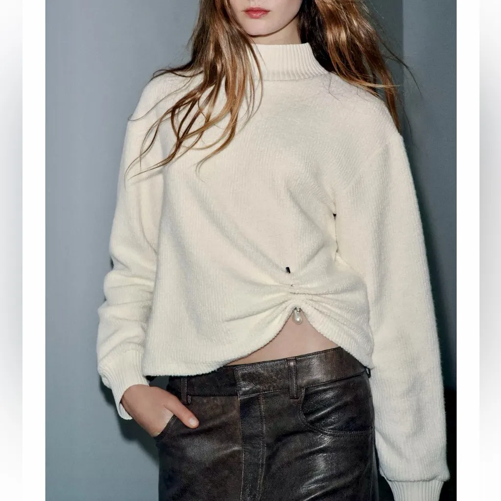 ZARA  NWT cream ivory rustic brooch asymmetrical hem ruched sweatshirt - Image 3