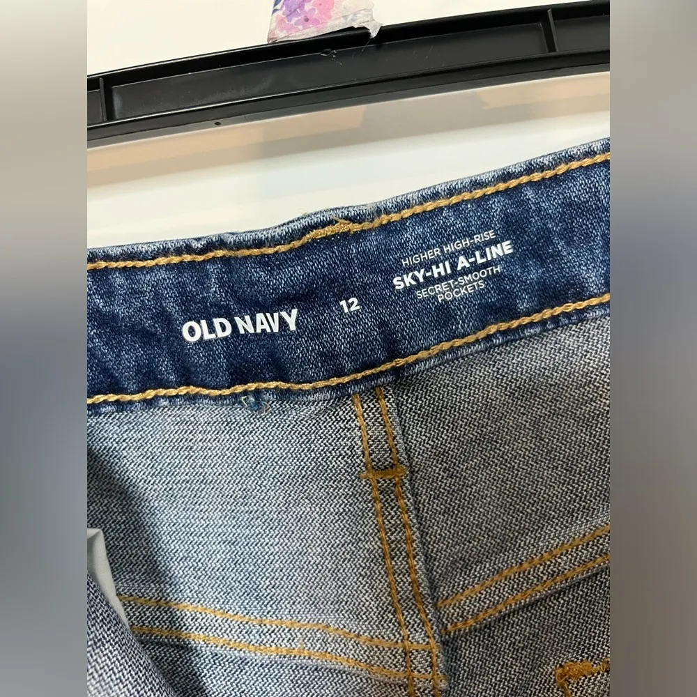 Old Navy Higher High Rise Sky-Hi A Line Secret Smooth Pockets Jean Shorts Sz 12 - Image 9