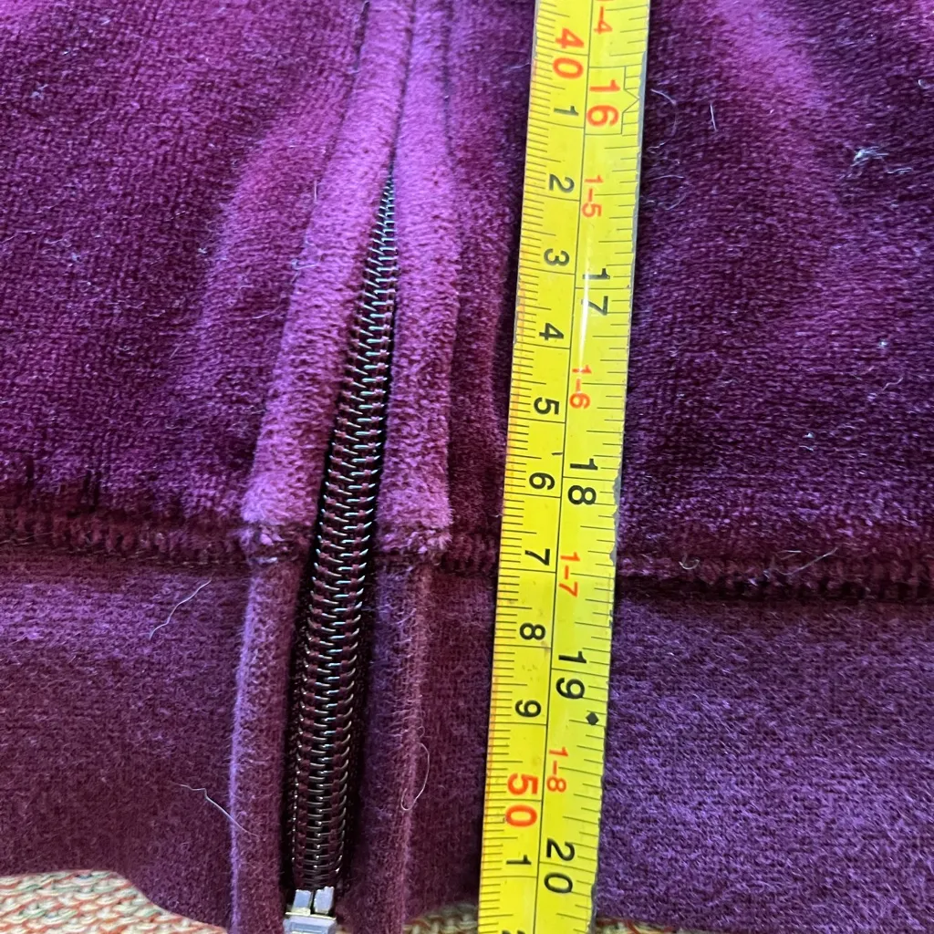 New York & Company Red Velvet Velour Hoodie Sweatshirt Silk Top SZ M Designer Size M - Image 8