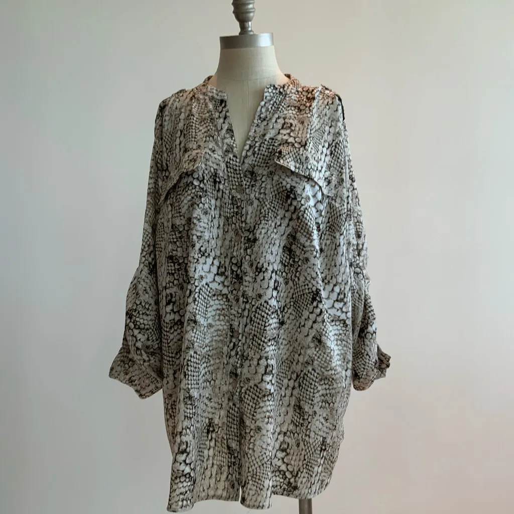 Calvin Klein Chic Beige and Brown Snake Print Top 2X - Image 4
