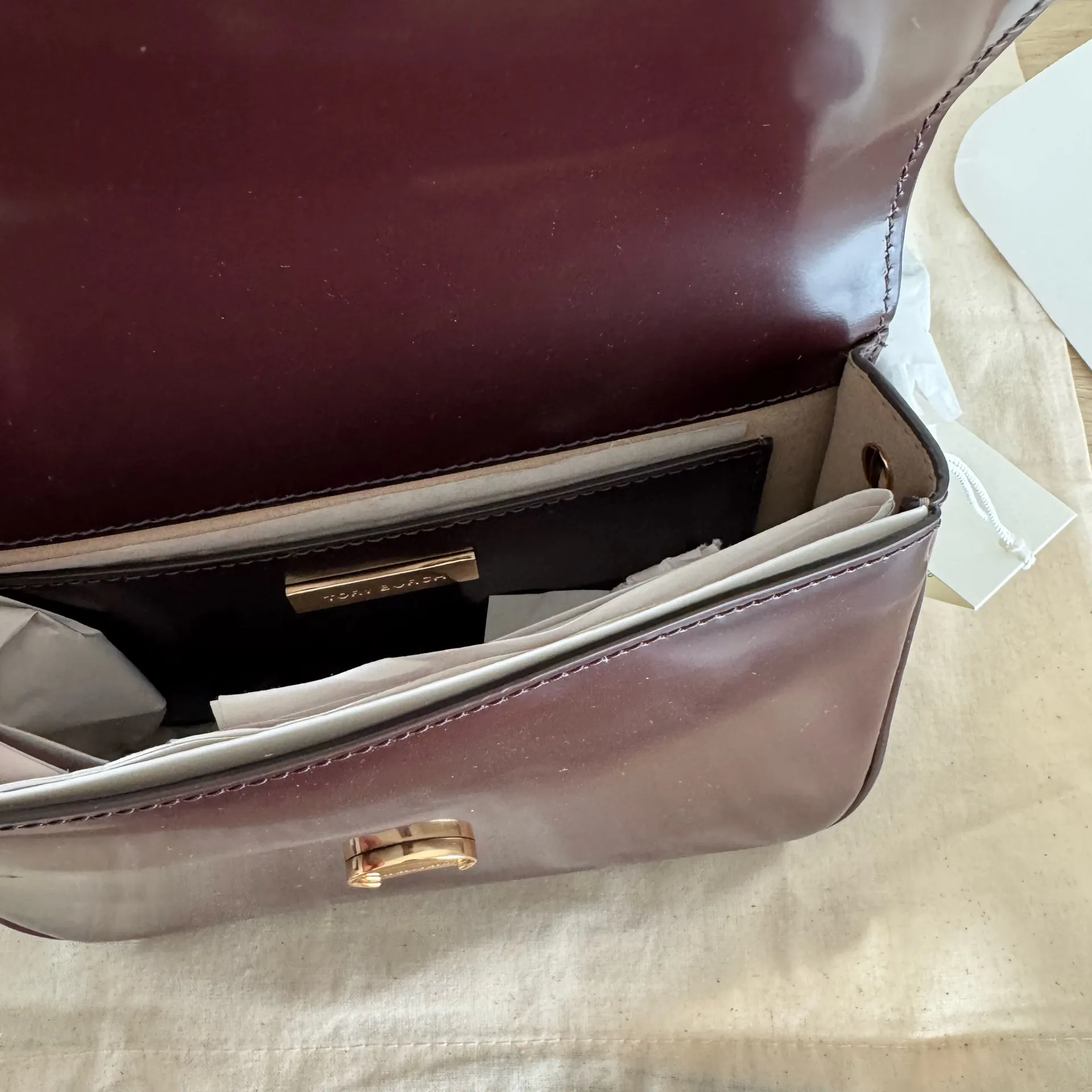 Tory Burch Robinson Spazzolato Convertible Shoulder Bag Burgundy - Image 6