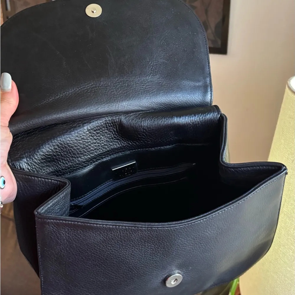 Authentic STUART WIETZMAN Leather flap magnetic closure crossbody - Image 10