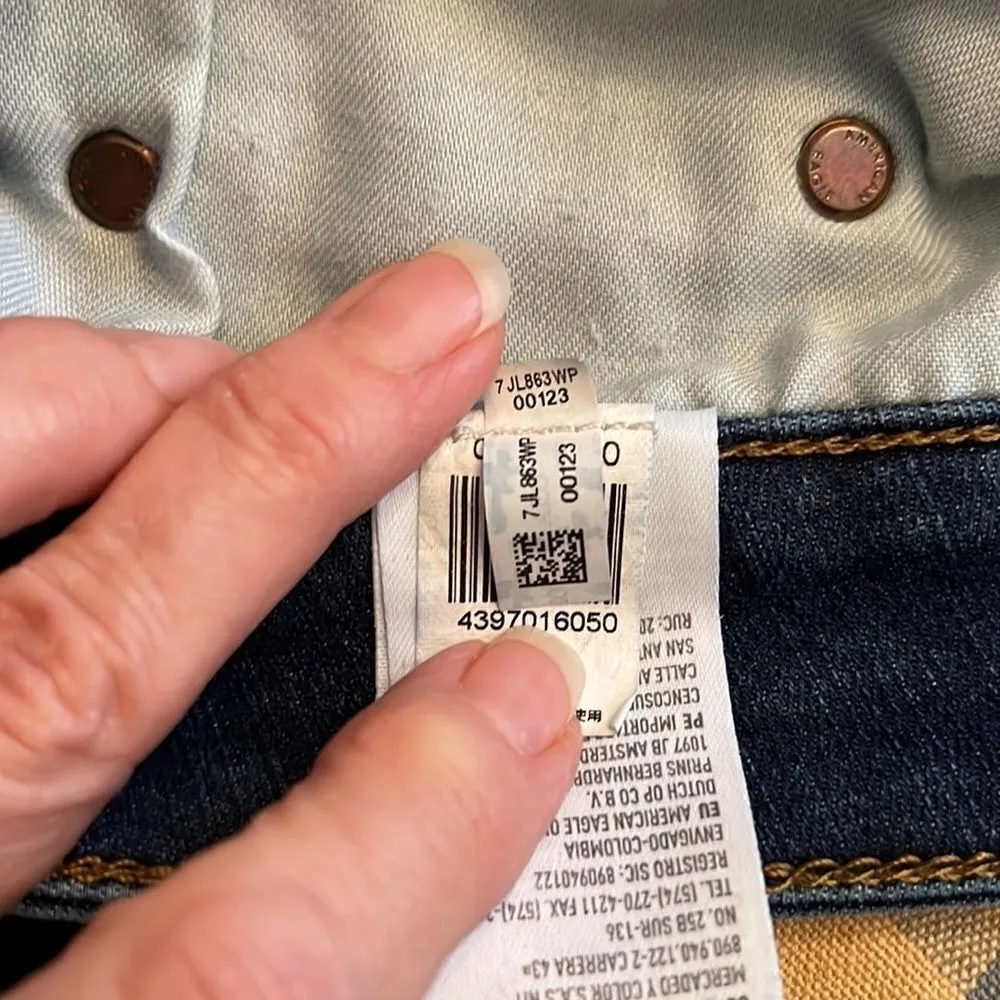 American Eagle size 28x28 Distressed jeans with stretch EUC - Image 14