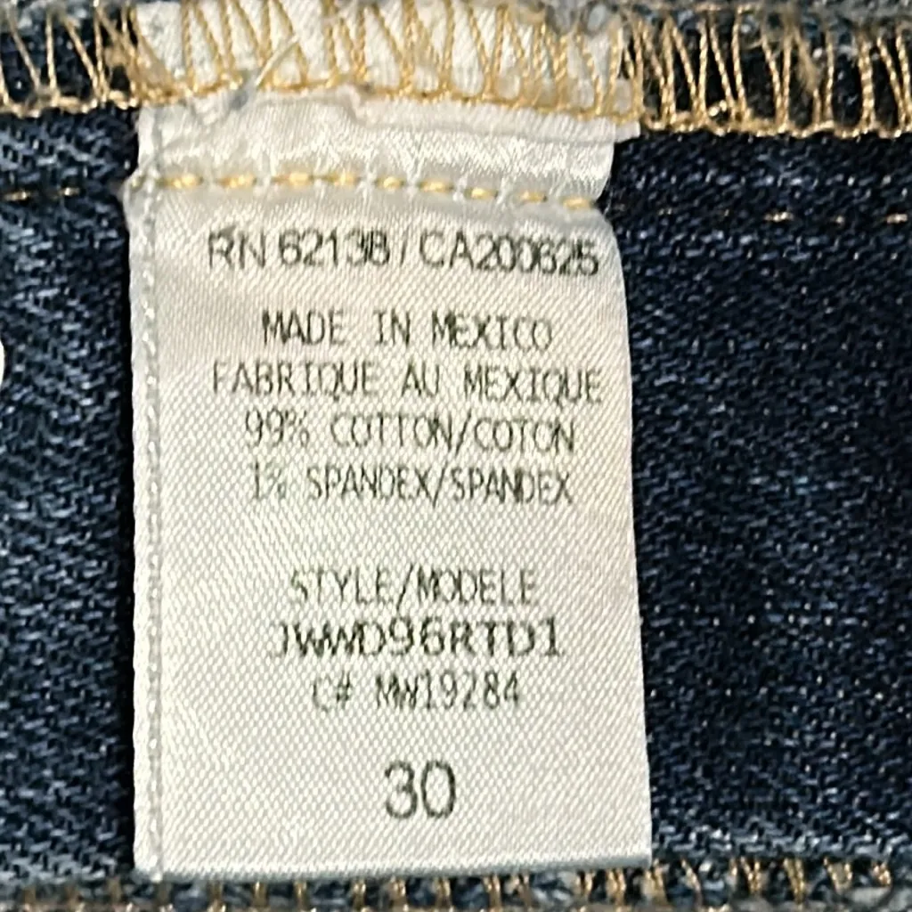 Vigoss Woman’s GUESS Distressed Button Fly Jean Shorts Size 30 - Image 10