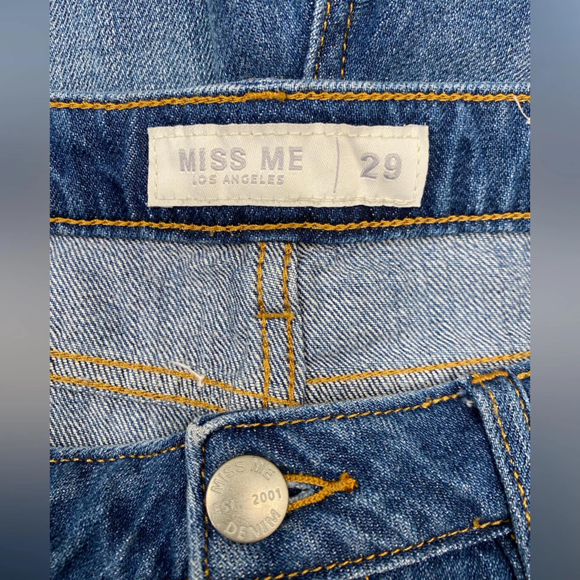 MISS ME HIGH RISE RELAXED SHORT size 29 - Image 6