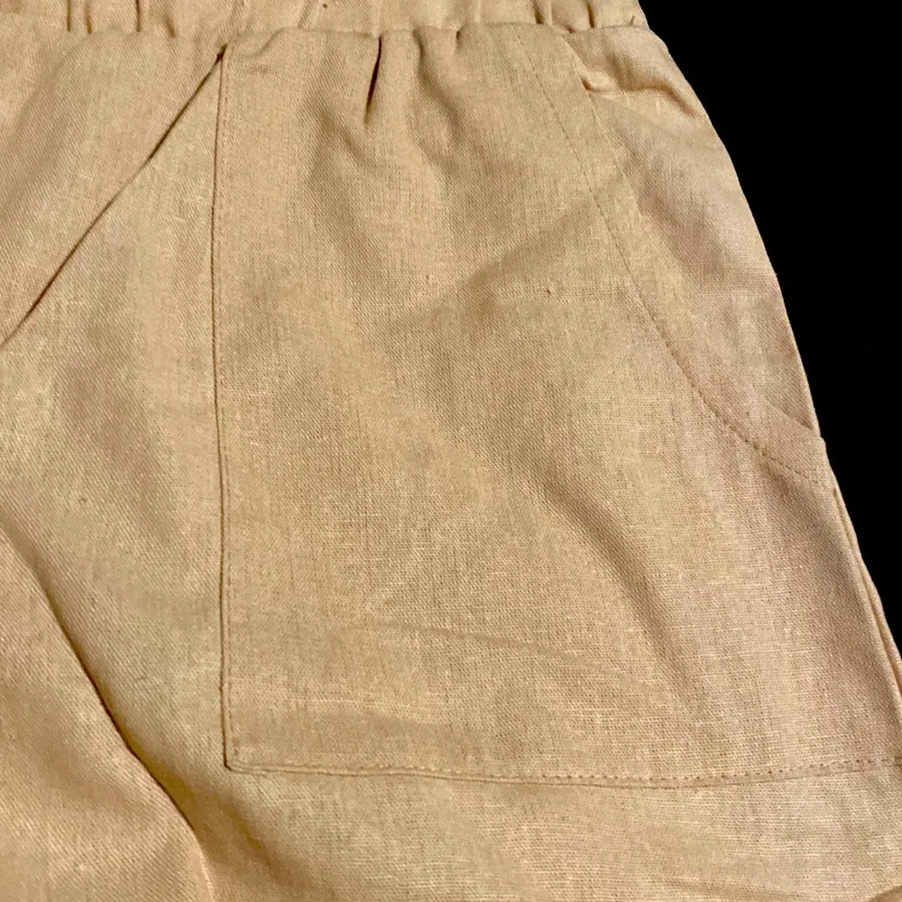 NWT khaki front pockets shorts - Image 5