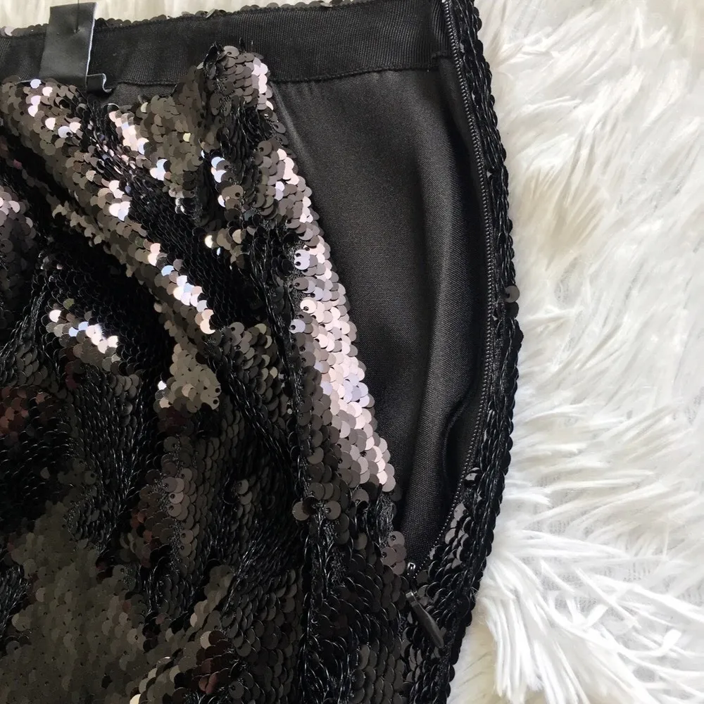 DKNY Women’s Side Slit knee Length sequined pencil skirt in black size 2 - Image 6