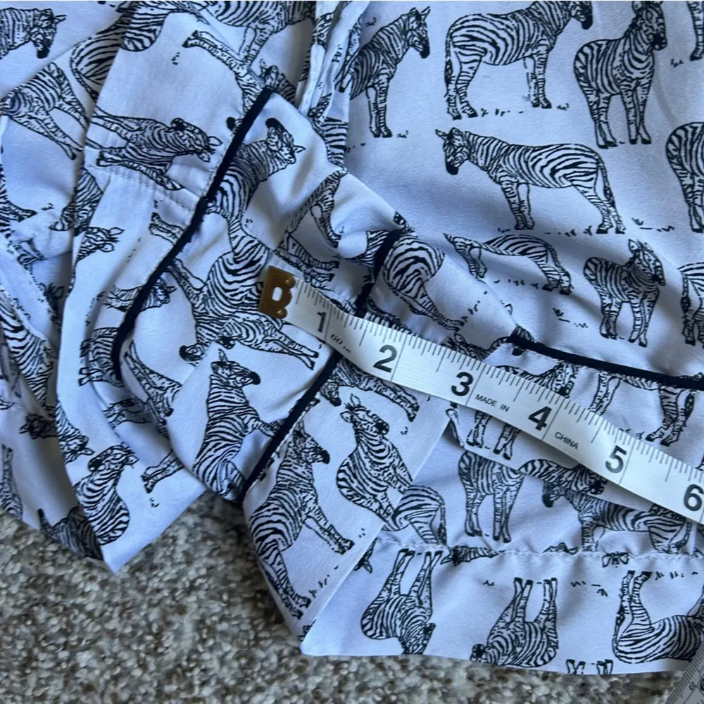 🦋 Isaac Mizrahi White Black Zebra Pajama Shorts Comfy Casual Large - Image 8