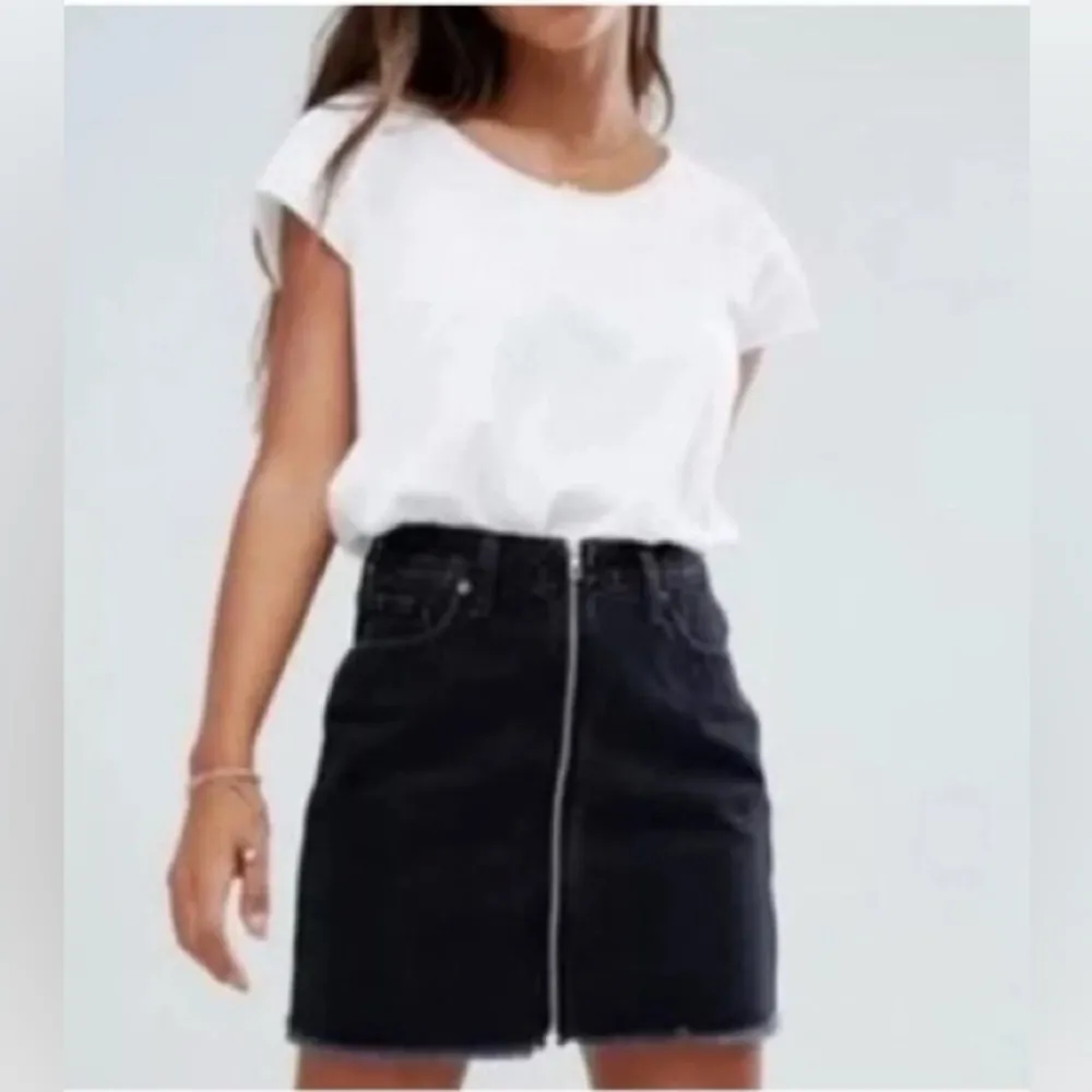 Abercrombie & Fitch grunge steampunk raw hem black denim full zip skirt NWT 24 - Image 3