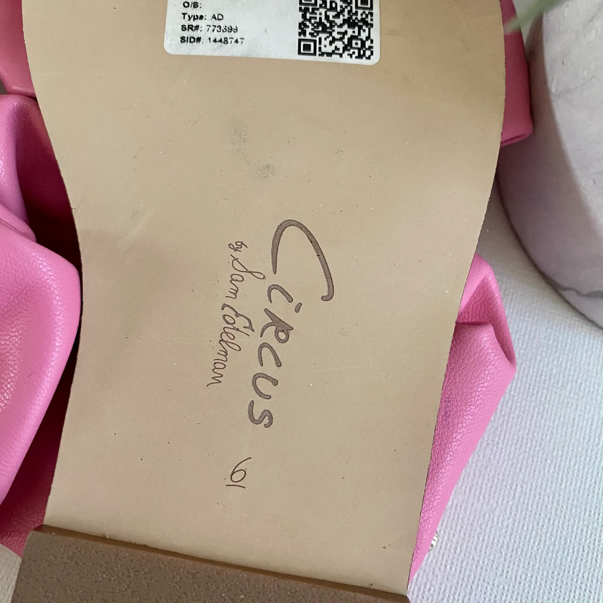 NEW Sam Edelman Iggy Slides - Image 12