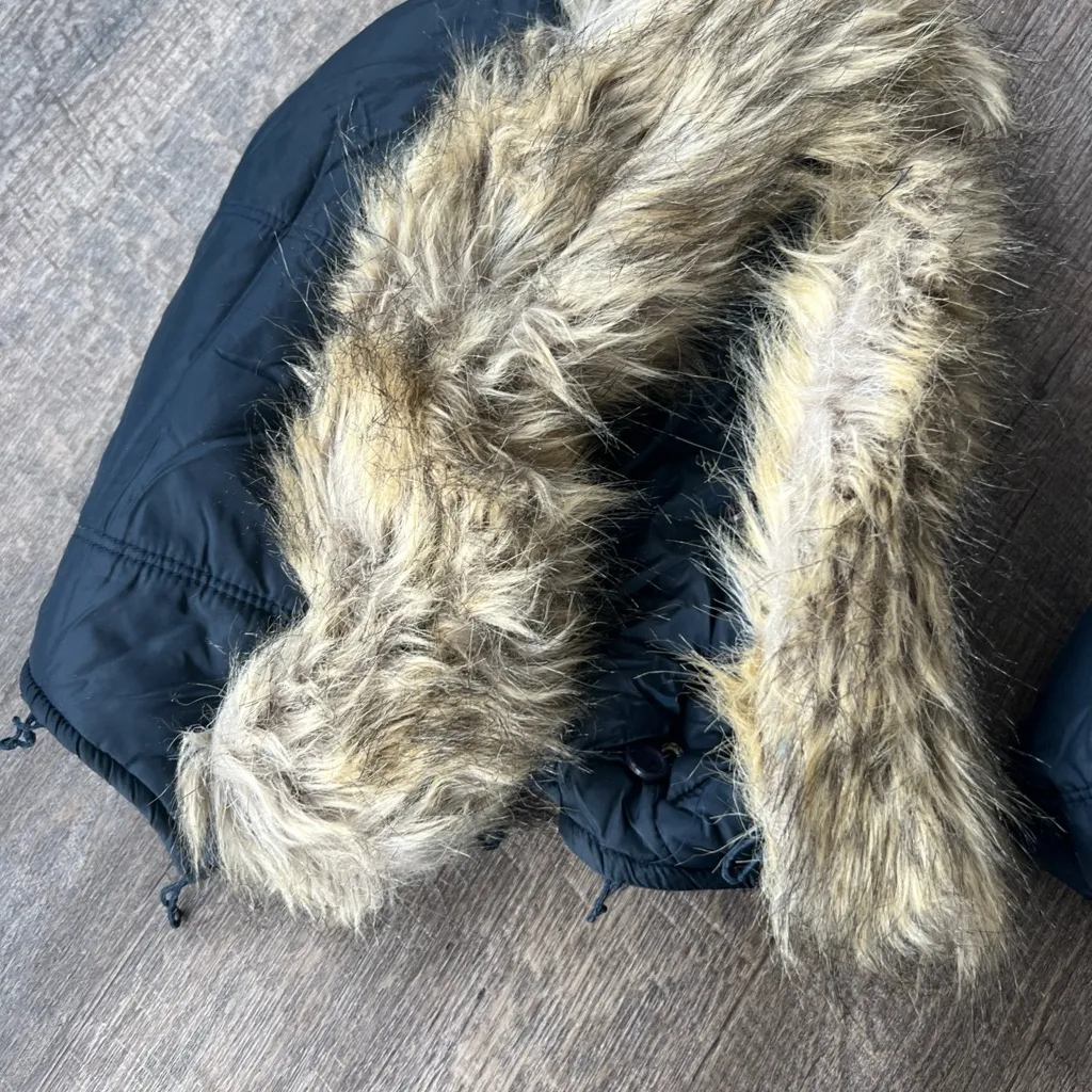Vtg Y2K 2000 Abercrombie & Fitch Navy cropped puffer Jacket Faux fur hood logo M - Image 16