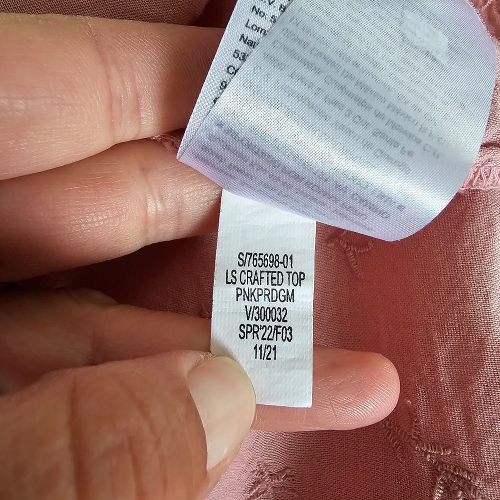 Old Navy Pink Embroidered Lace Trim Button Down Size Small - Image 9