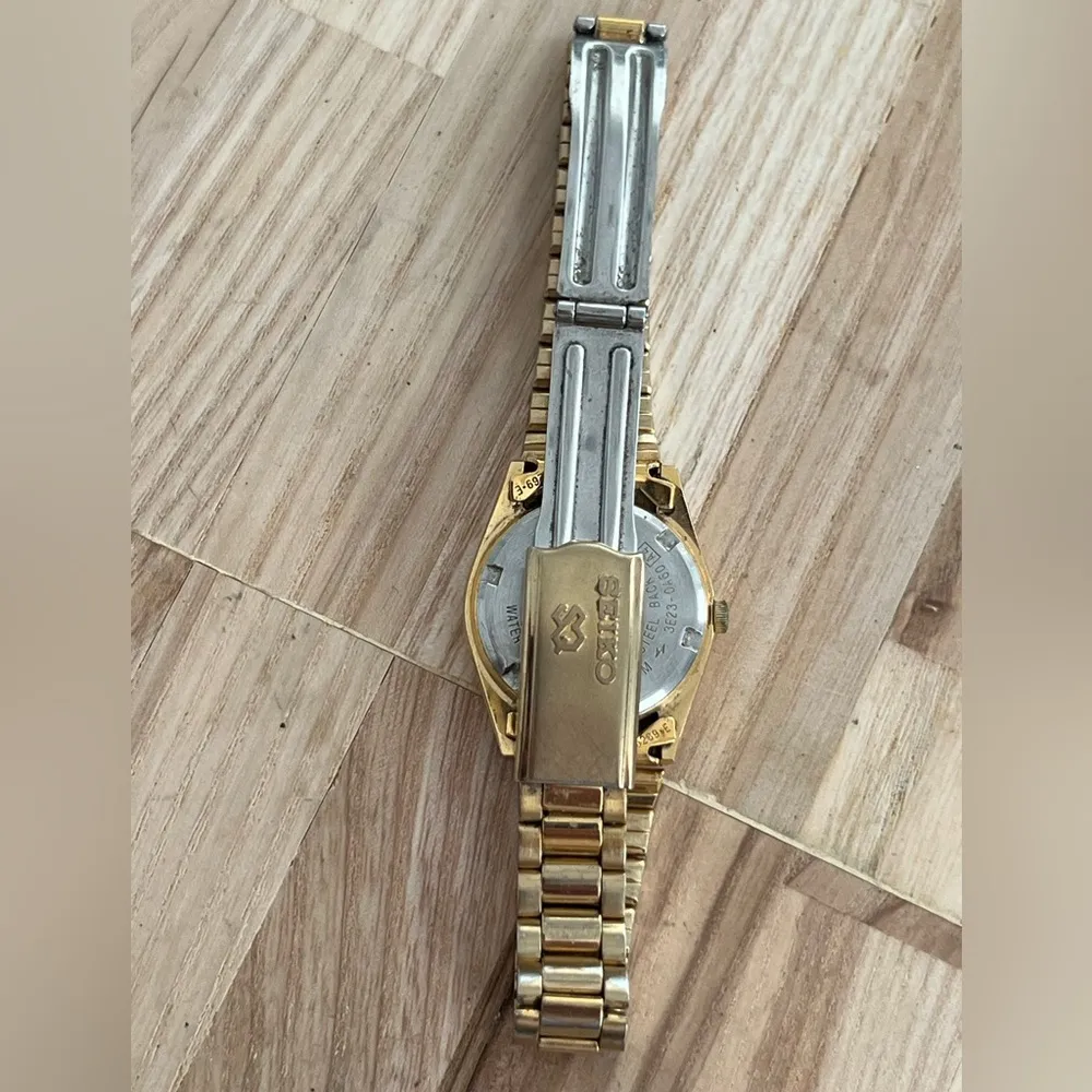 Seiko SQ Ladies Watch RARE Vintage Crystals Gold Tone Dial Bracelet Date Window - Image 10