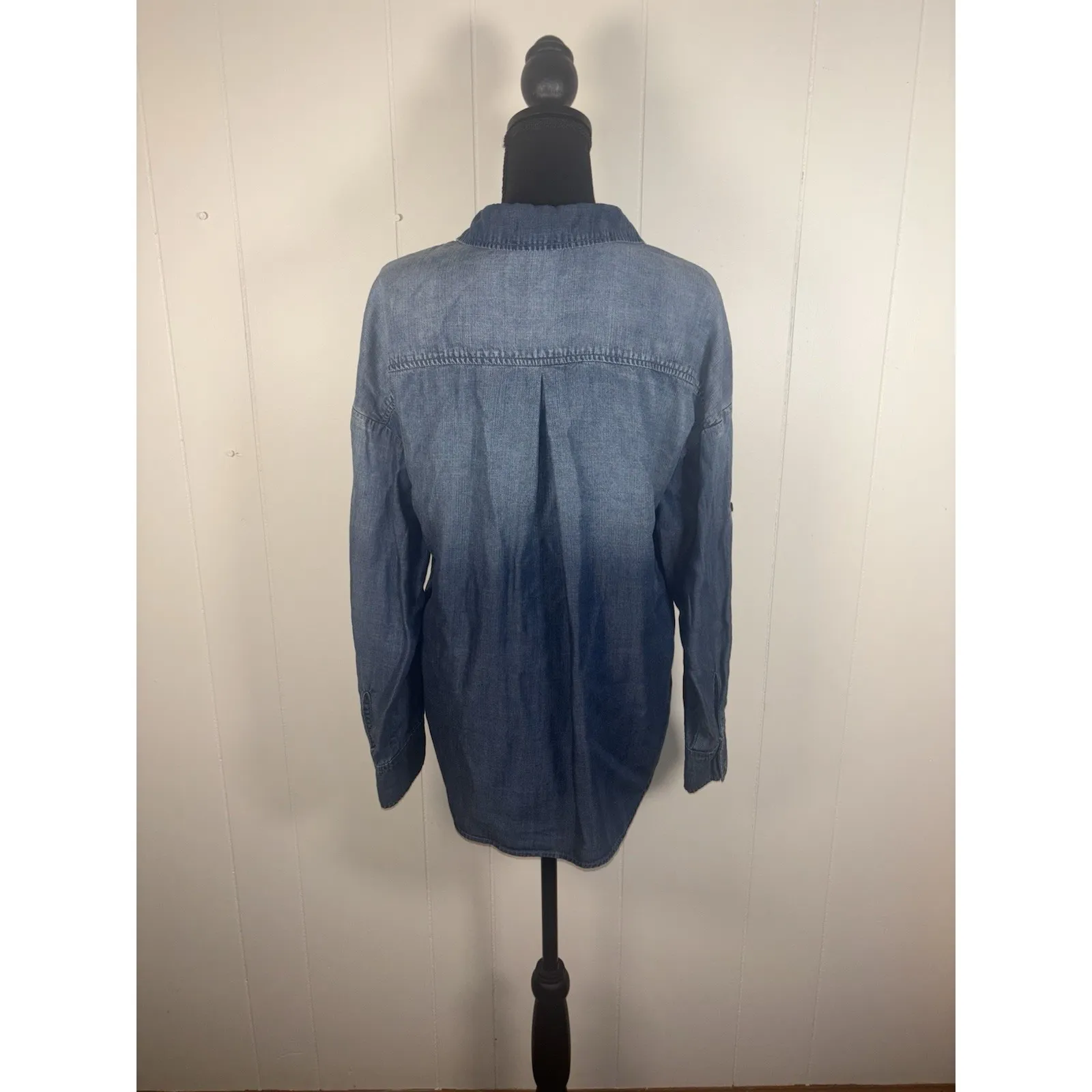 Cloth‎ & Stone Shirt Womens Medium Blue Tencel Lyocell Denim Chambray Button Up - Image 2