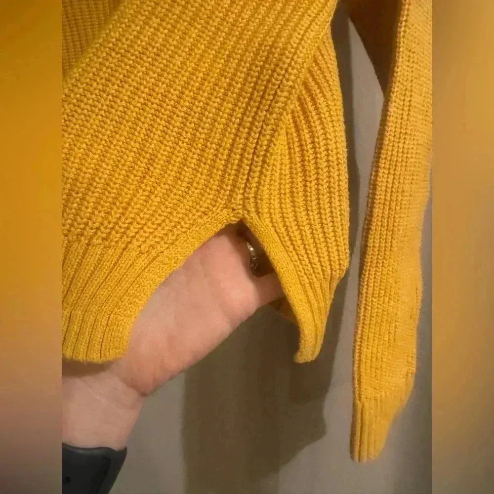 Women’s Yellow Hollister Sweater Size M - Image 4
