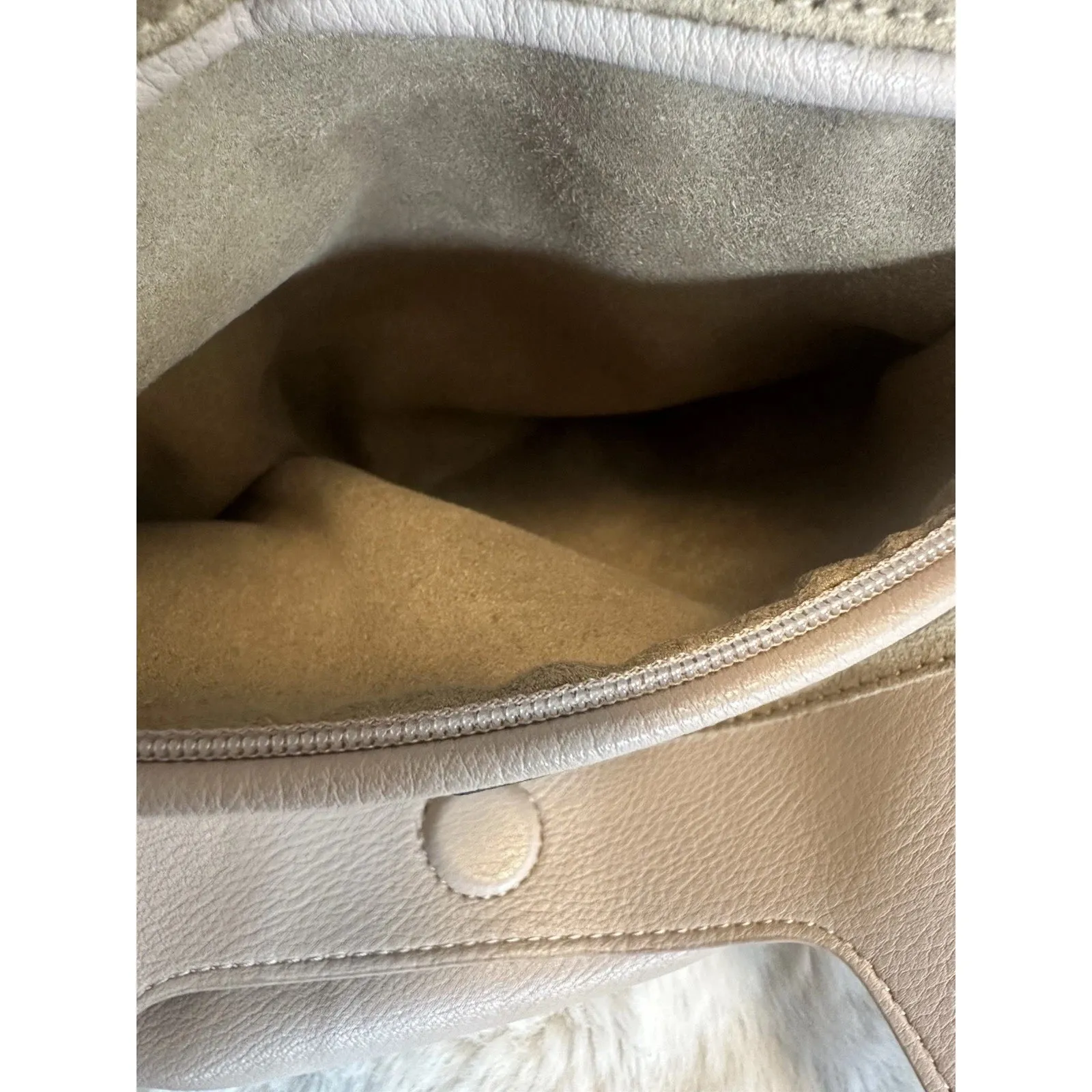 Elizabeth and James Nude Novelty Tote Bag - Image 12