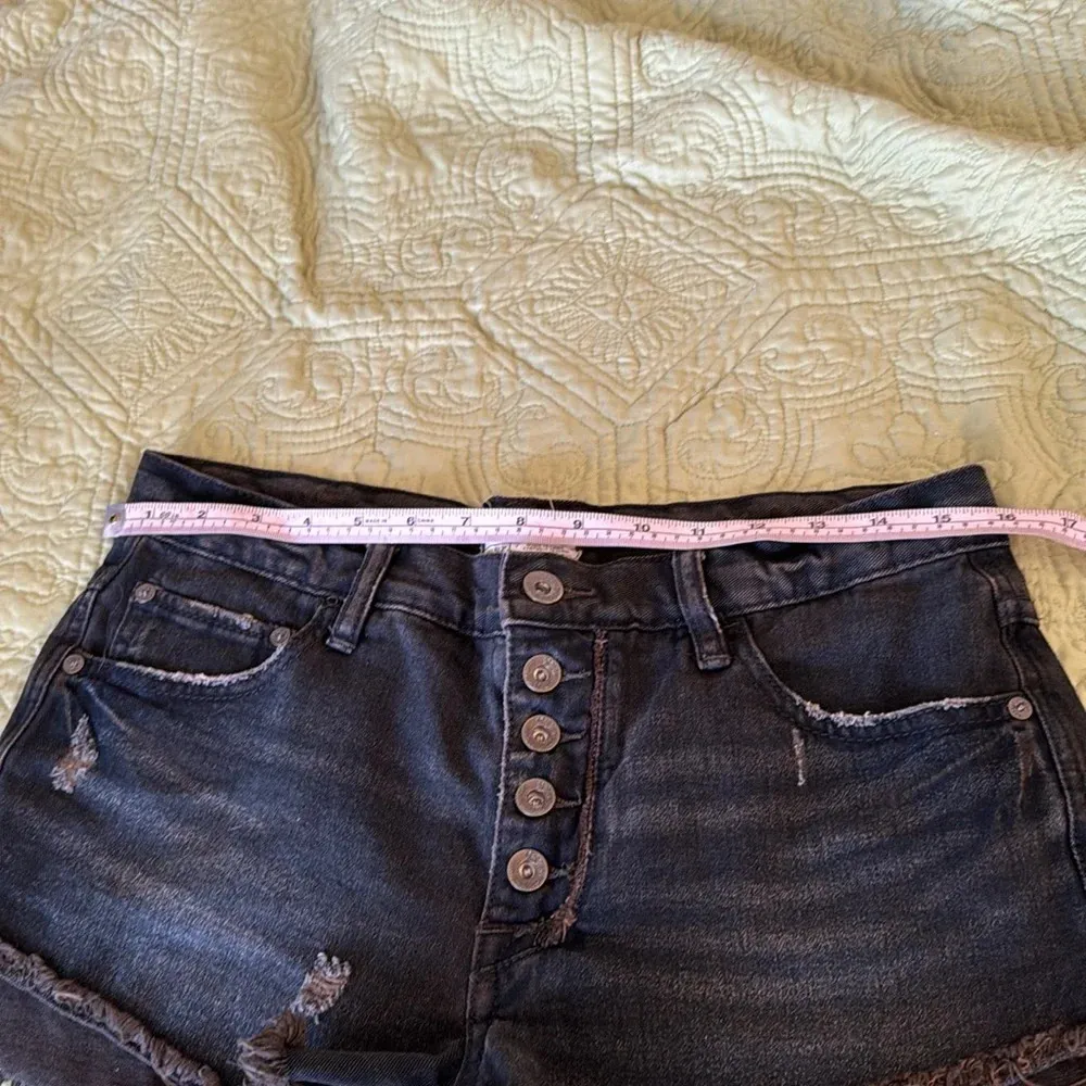 Free people shark bite denim slouchy cut off denim runaway shorts size 26 micro - Image 7