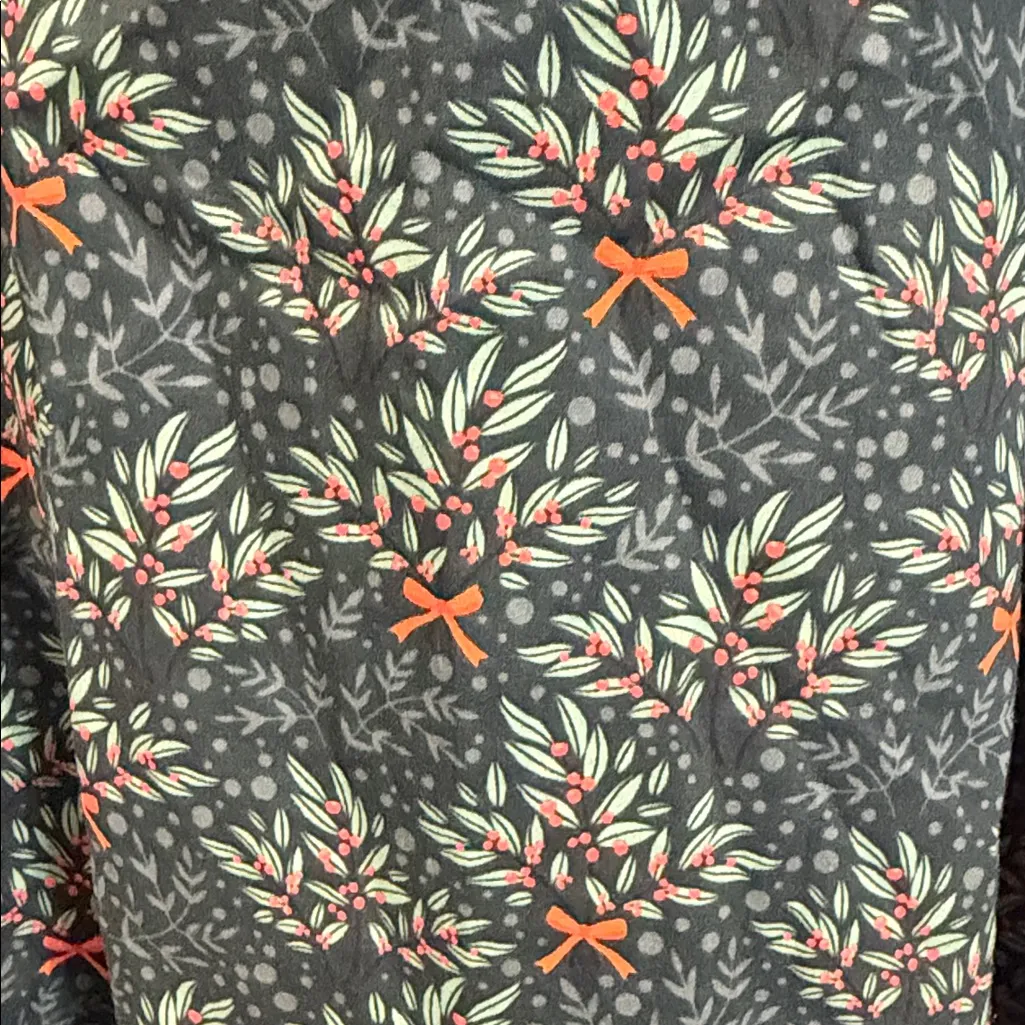 Shop the mint On Your Time Holiday Print Button Down Top medium NWOT - Image 8