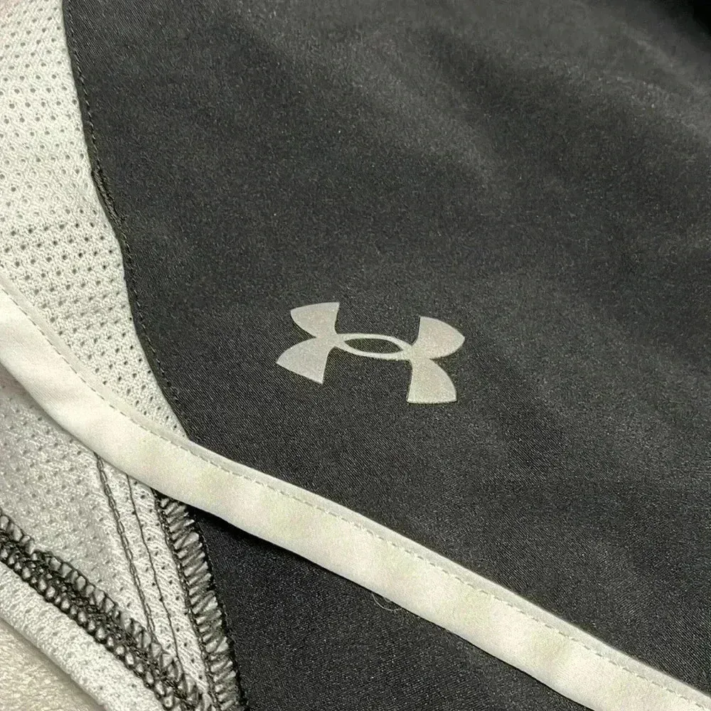 2/15 Under armor shorts - Image 2