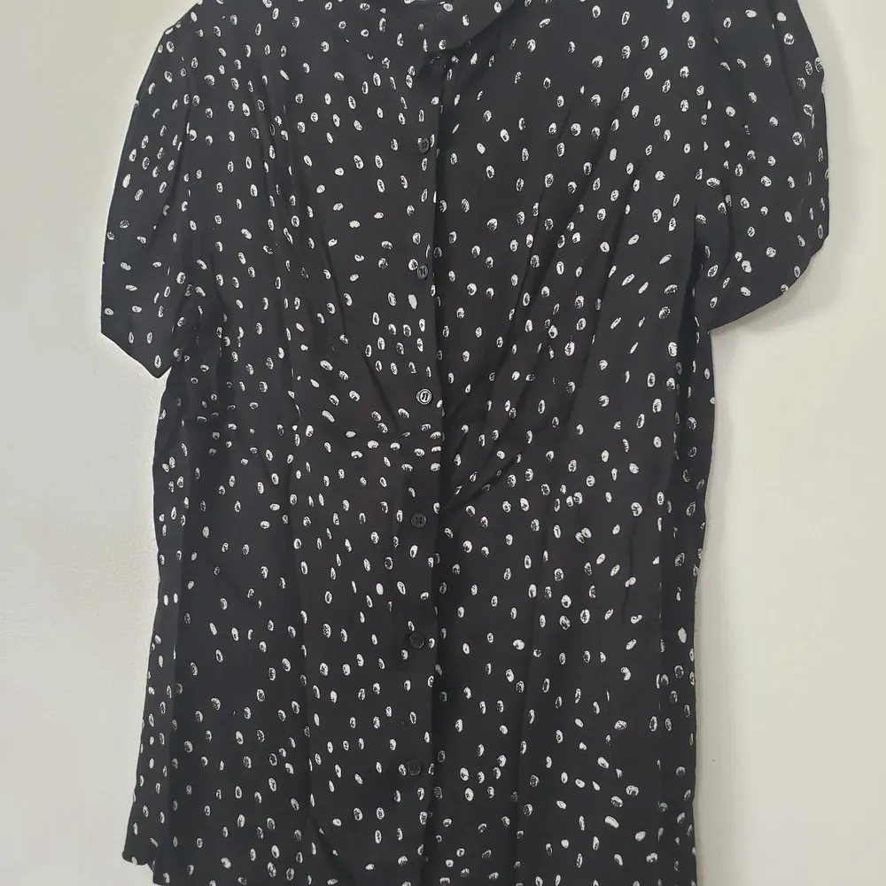 French Connection Peter Pan Collar Buttondown Back Blouse Black White Dots Sz 2 - Image 2