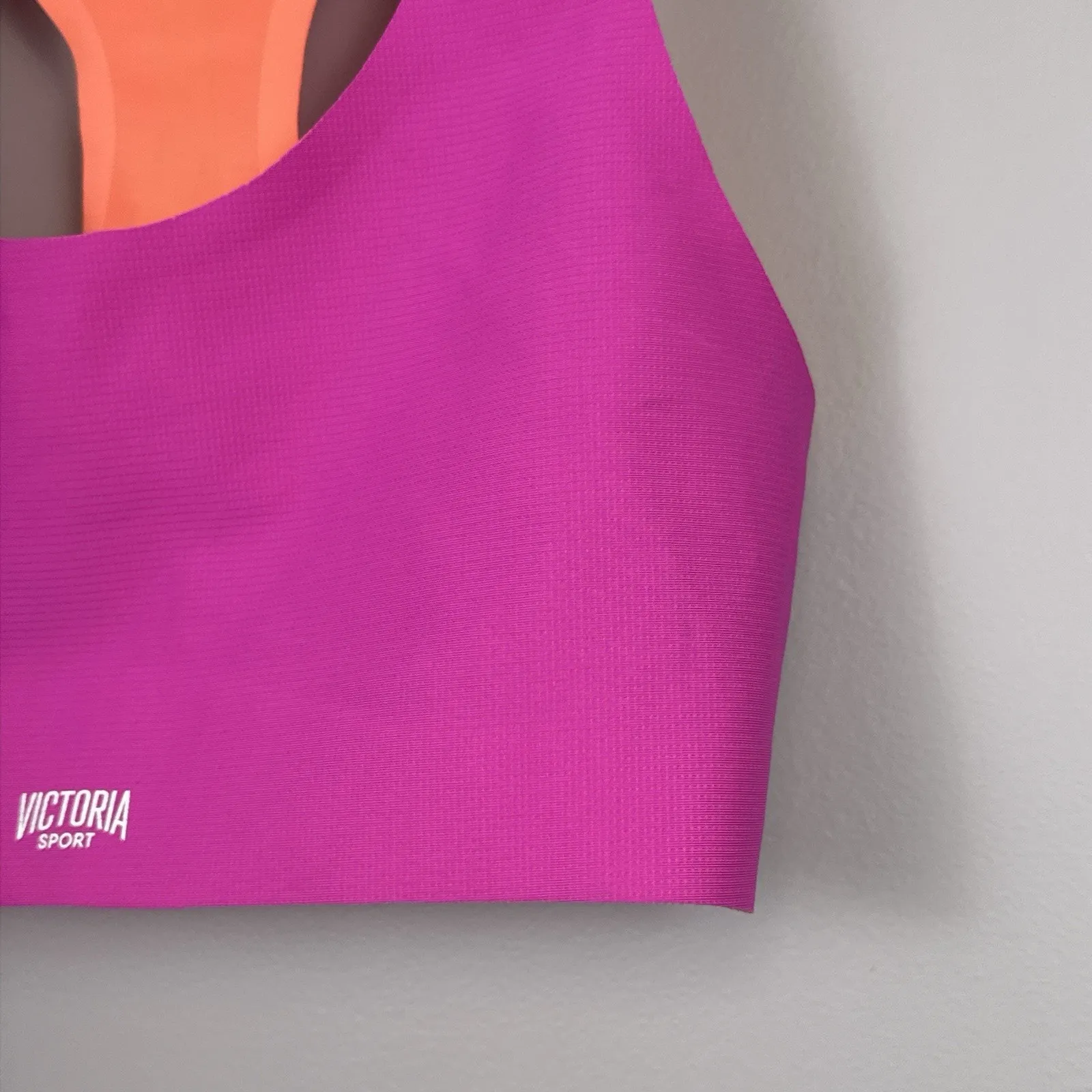 Victoria’s Secret Sport Bra Medium Seamless Edgeless Bonded Pullover Racerback - Image 2