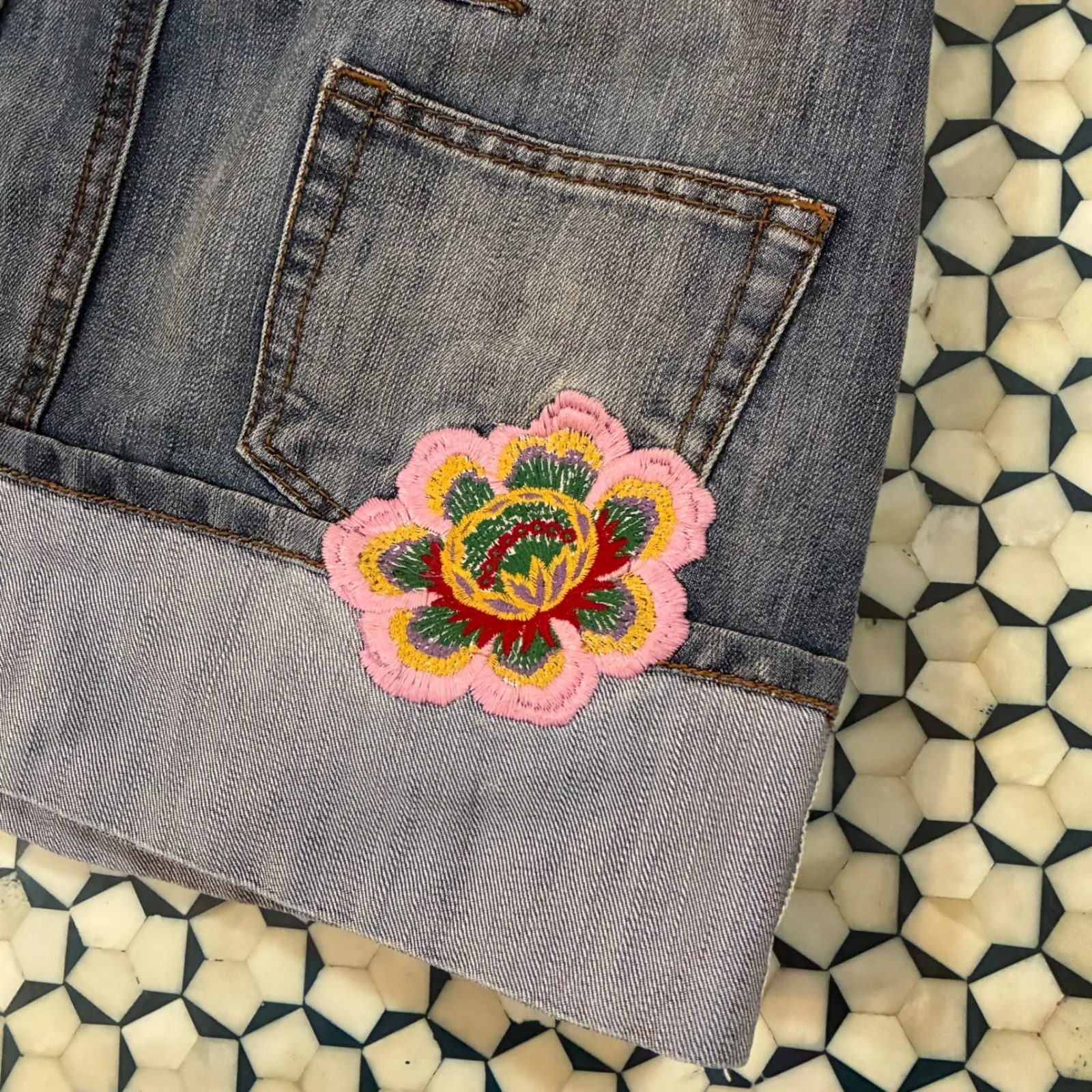 Y2K Victoria Couture x Hello Kitty Denim Mini Skirt Floral Embroider Women's 28 Blue - Image 5