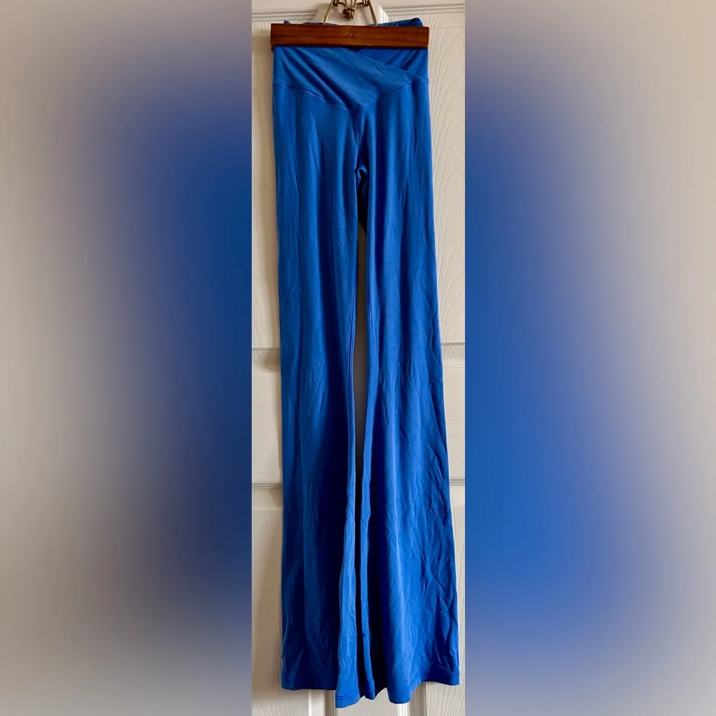 Offline by Aerie Crossover Blue Flared Leggings Small High Waist Long Inseam 34” - Image 6