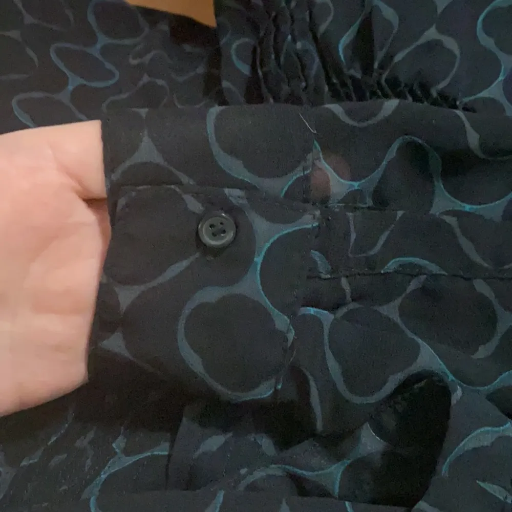 Banana Republic Factory geo print pleat accent sheer blouse size S - Image 6