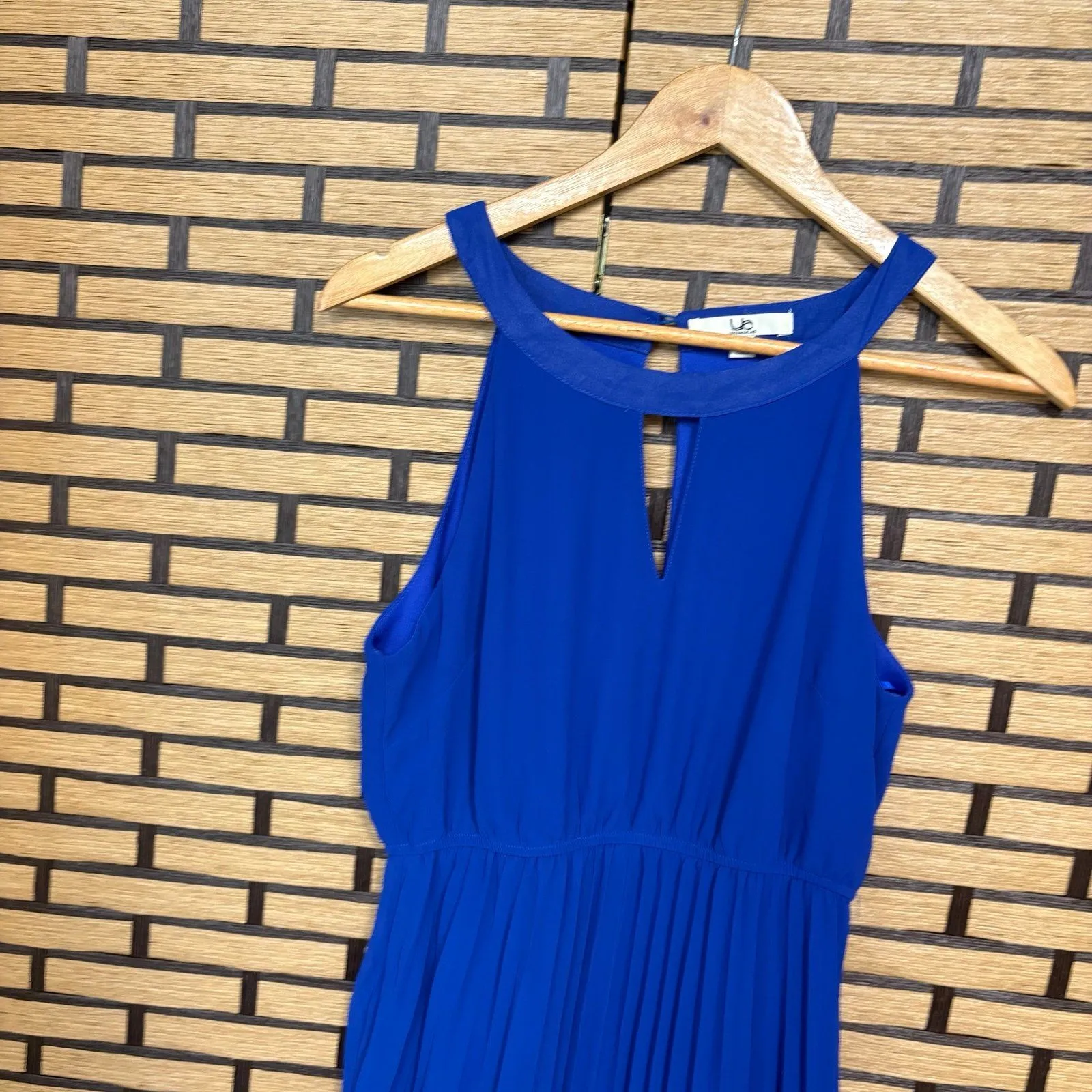 Ya Los Angeles‎ Blue And White Pleated Maxi Dress Size Medium - Image 3