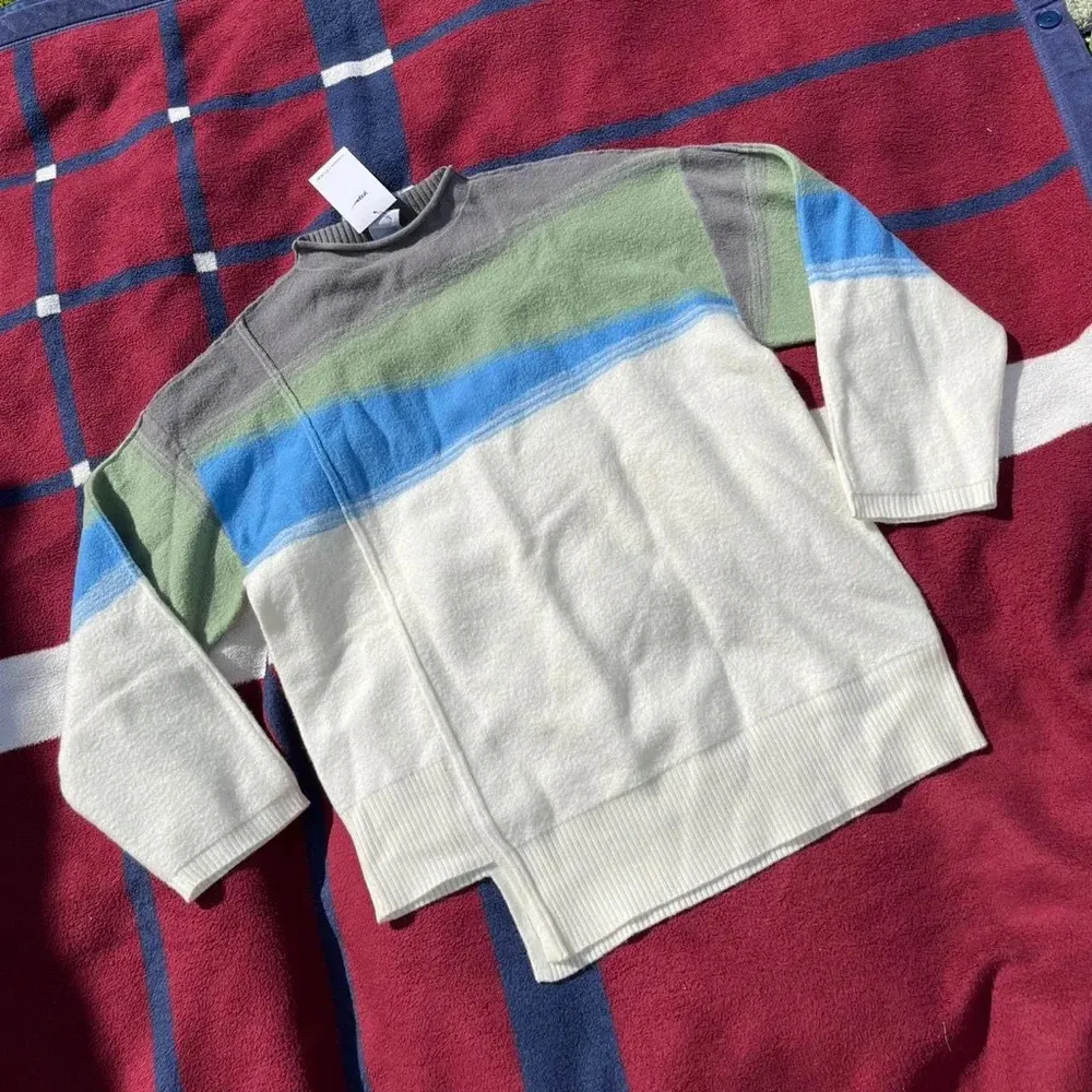 NWT Nike yoga therma-fitADV multicolored grey green cream blue sweater
Women’s M - Image 4