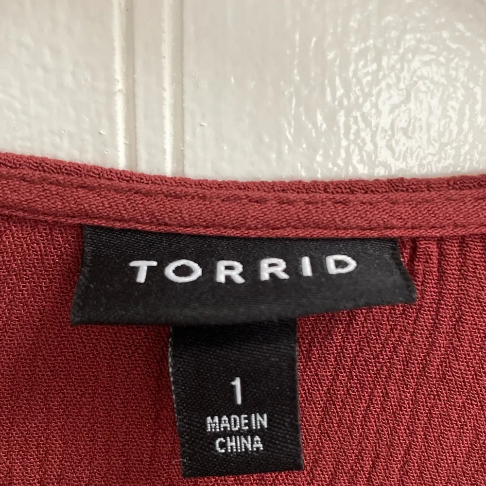 TORRID Crinkle Gauze Lace Inset Surplice Top Tie Wrap in Madder Brown Size 1 - Image 8