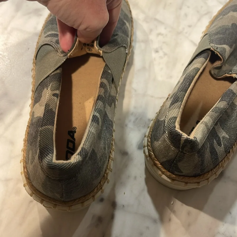 Soda Women's Camouflage Slip-On Shoes sz 9 - Image 5