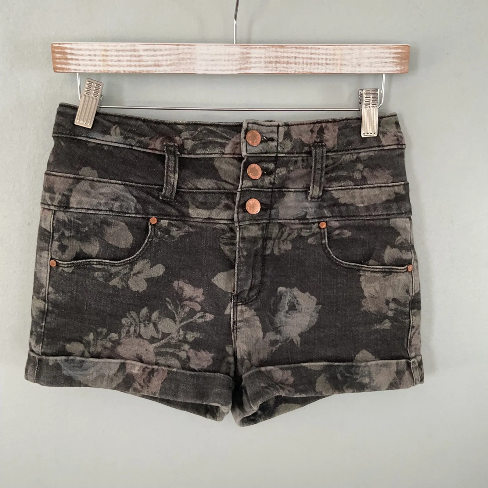 Tinseltown Denim Couture High Waisted Floral Print Shorts Women's Size 5 Gray - Image 3