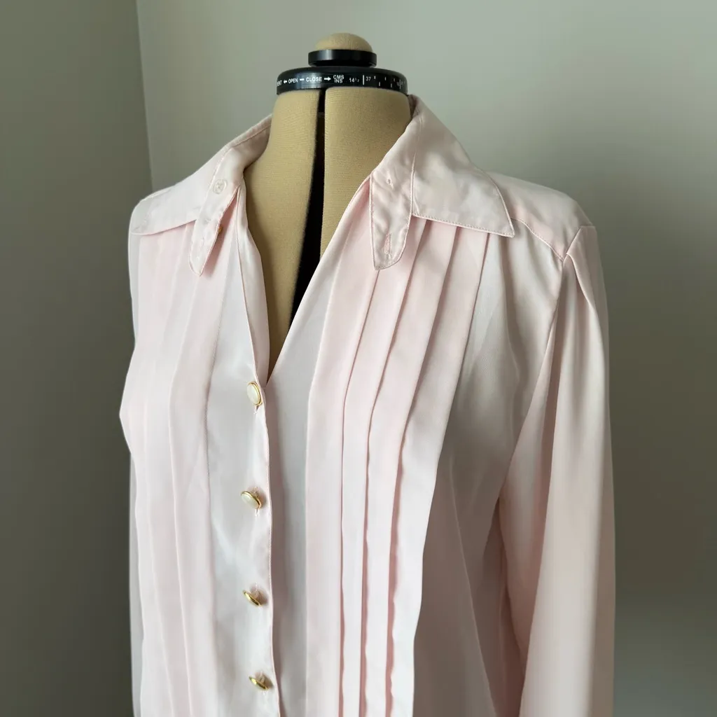 Vintage 1980s pastel pink blouse with pearl buttons - Image 3