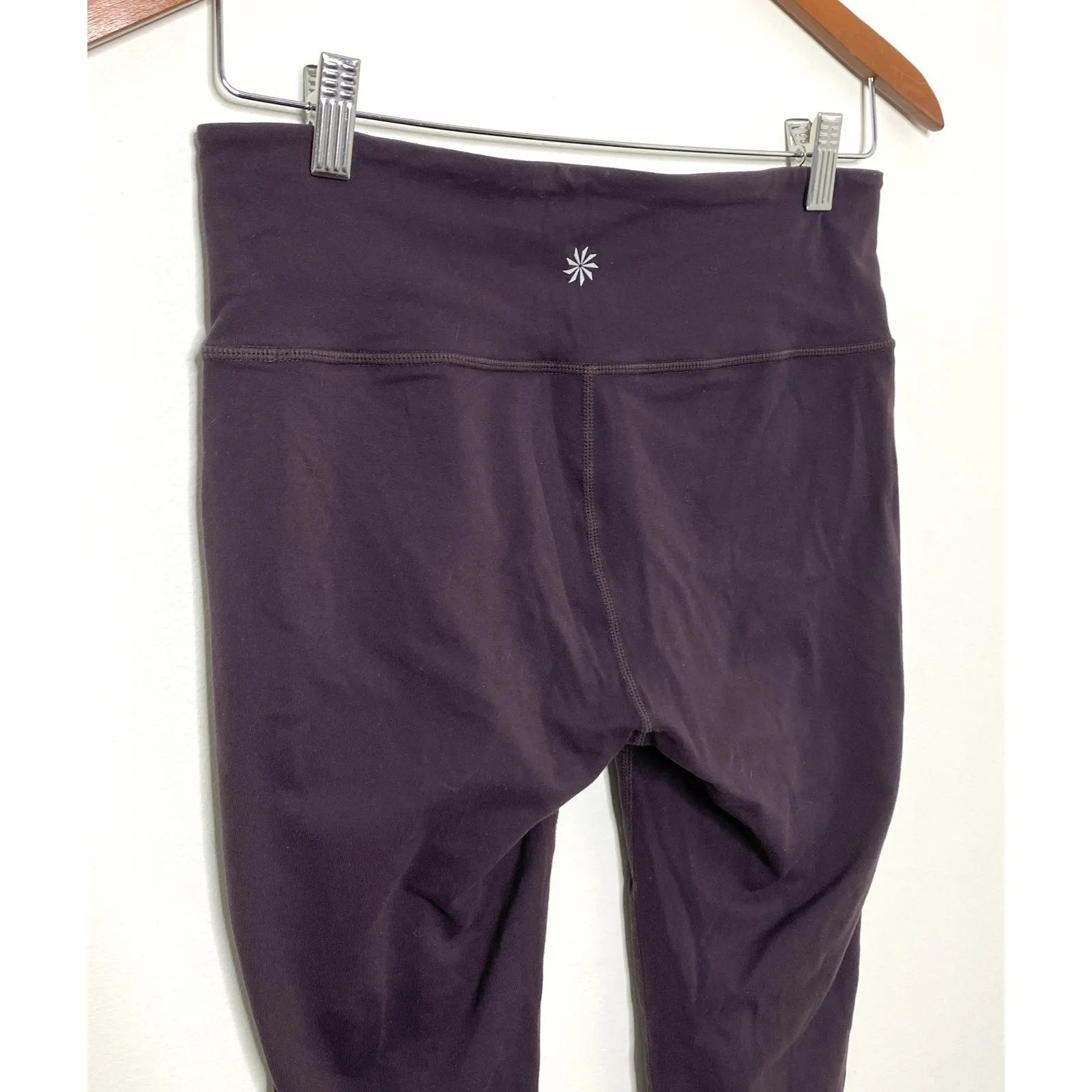 Athleta Maroon Chaturanga Capri Crop Leggings Stretchy Activewear Sz M - Image 6