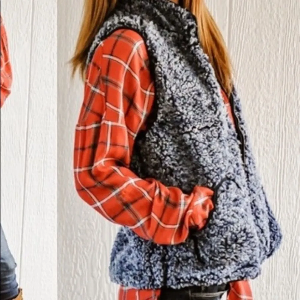 Reversible Quilted/Faux Sherpa Vest‎ Blue Size L - Image 10