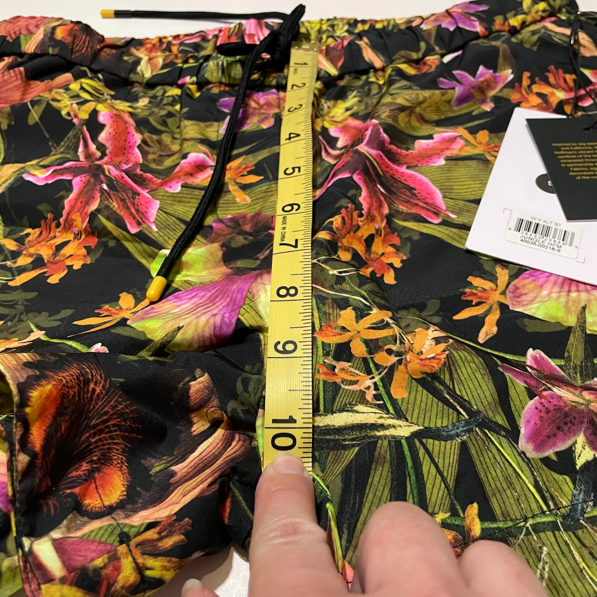 NWT Herschel Supply Co Voyage Alta Jungle Hoffman Multicolor Floral Shorts New - Image 8