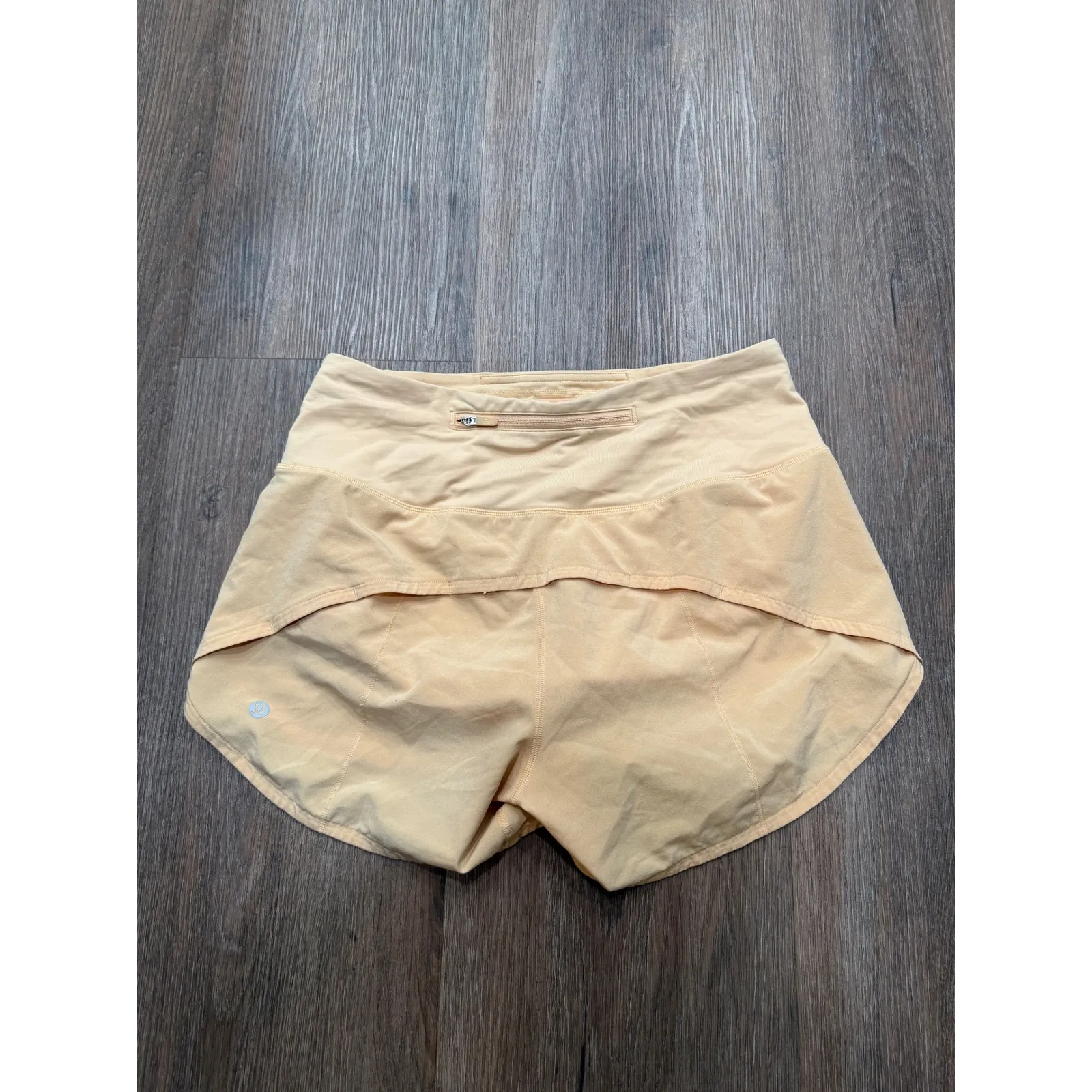 Lululemon Speed Up Shorts Women Peach Tan Lightweight Zipper Pocket Size 6 - Image 2
