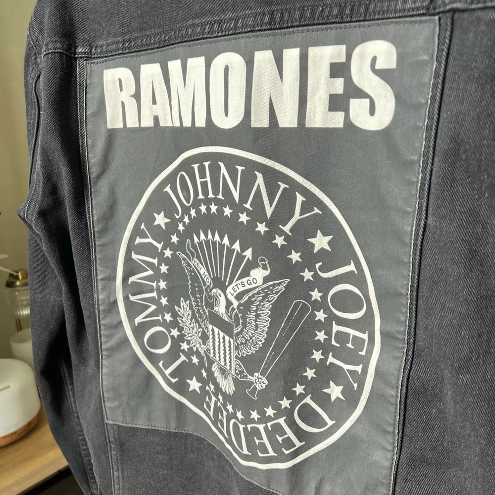 Ramones Vintage Style Black Jean Jacket Size XS - Image 10